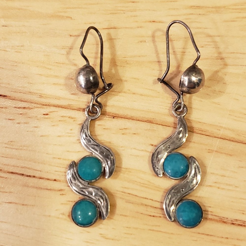 Vintage Silver Turquoise Gemstones Drop Earrings Circle Round Wave